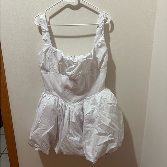 House of CB Dresses & Skirts - House of CB White Le Puff size L Plus (Fuller Cup)